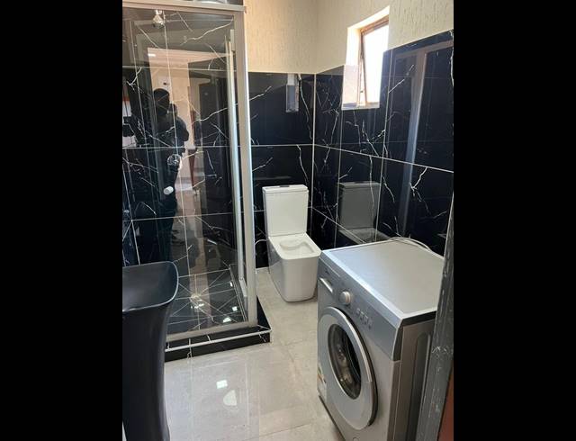 14 BEDROOM HOUSE FOR SALE IN LOMBARDY EAST